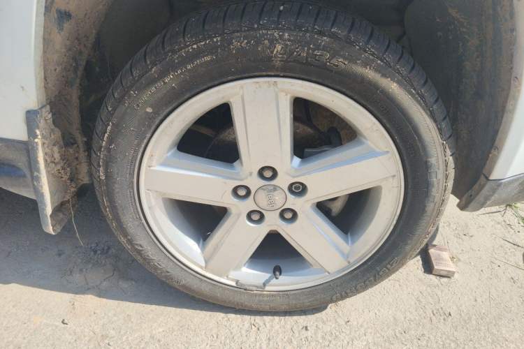 Used Jeep Compass 2014 Revised Version 2.4L Four-Wheel Drive Comfort Edition Right Front Wheel Hub