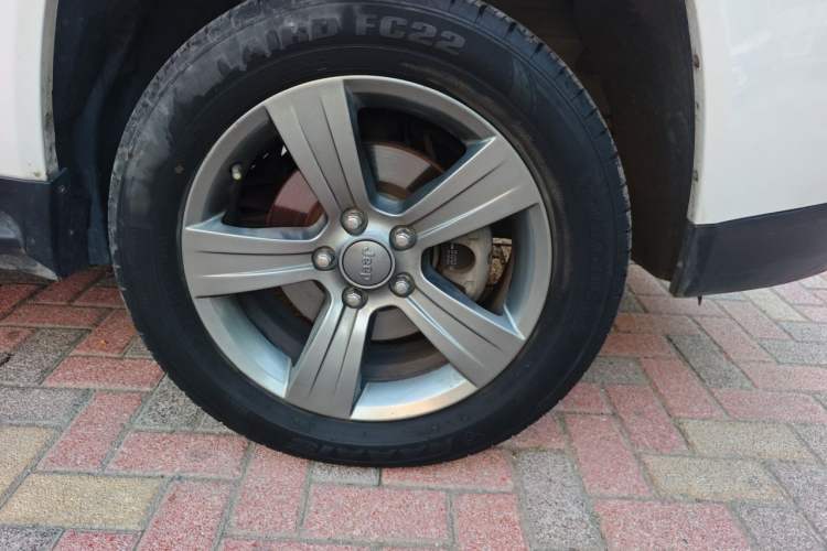 Used Jeep Compass 2014 Revised Version 2.4L Four-Wheel Drive Comfort Edition Right Front Wheel Hub