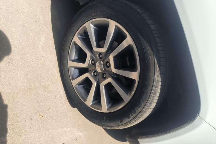 Used Jeep Compass 2014 Revised Version 2.0L Two-Wheel Drive Elite Edition Right Front Wheel Hub