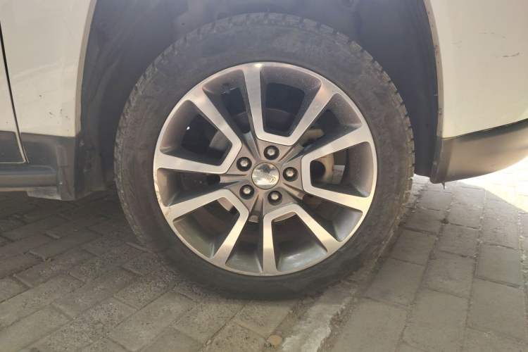 Used Jeep Compass 2014 Revised Version 2.0L Two-Wheel Drive Elite Edition Right Front Wheel Hub