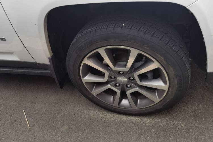 Used Jeep Compass 2014 Revised Version 2.4L Four-Wheel Drive Luxury Edition Right Front Wheel Hub