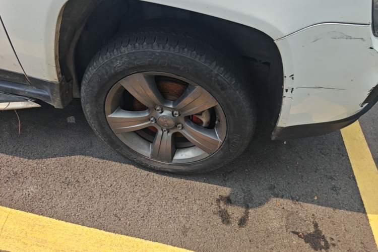 Used Jeep Compass 2014 2.4L Four-Wheel Drive Serpentine Collection Edition Right Front Wheel Hub