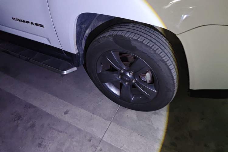 Used Jeep Compass 2014 Revised Version 2.4L Four-Wheel Drive Comfort Edition Right Front Wheel Hub