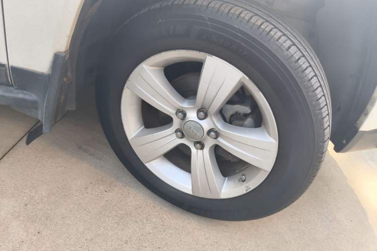 Used Jeep Compass 2014 2.0L two-wheel drive sport version Right Front Wheel Hub