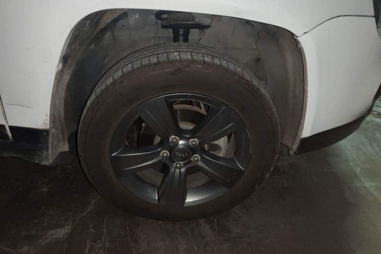 Used Jeep Compass 2014 Revised Version 2.4L Four-Wheel Drive Comfort Edition Right Front Wheel Hub