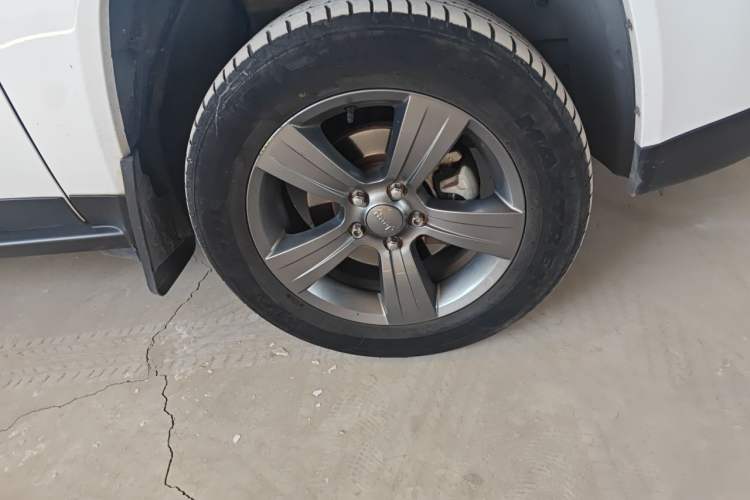 Used Jeep Compass 2014 Revised Version 2.4L Four-Wheel Drive Comfort Edition Right Front Wheel Hub