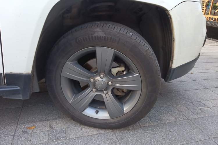 Used Jeep Compass 2014 Revised Version 2.4L Four-Wheel Drive Comfort Edition Right Front Wheel Hub