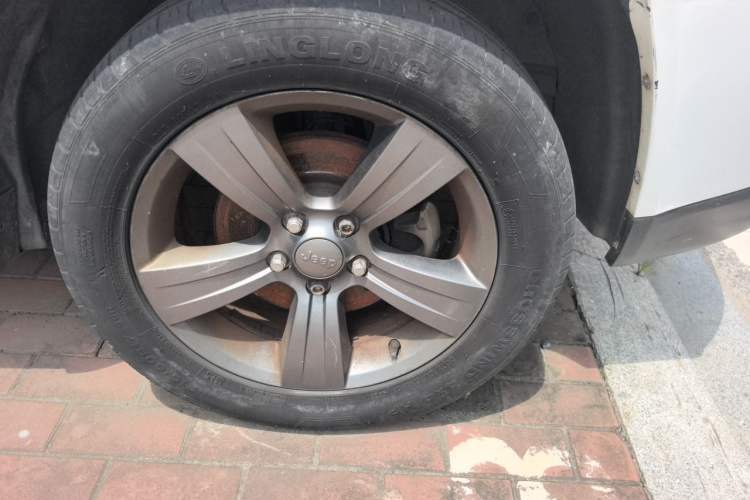 Used Jeep Compass 2014 Revised Version 2.4L Four-Wheel Drive Comfort Edition Right Front Wheel Hub