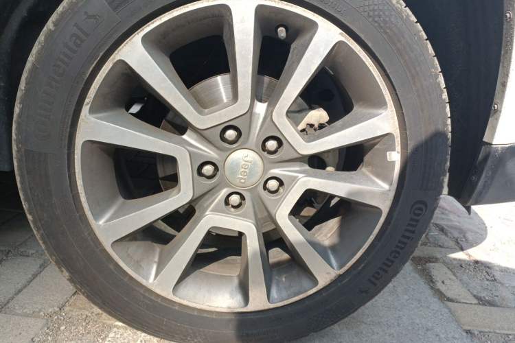 Used Jeep Compass 2014 Revised Version 2.4L Four-Wheel Drive Luxury Edition Right Front Wheel Hub