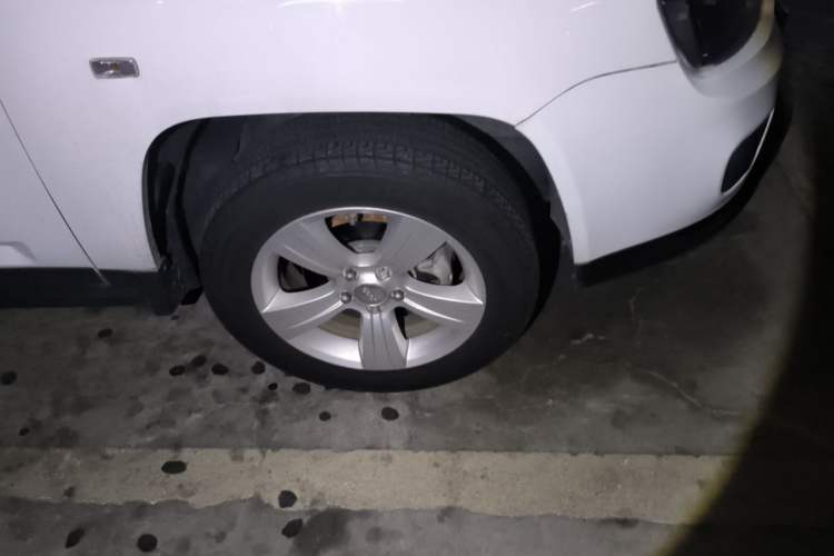Used Jeep Compass 2014 Revised Version 2.0L Two-Wheel Drive Entry-Level Edition Right Front Wheel Hub