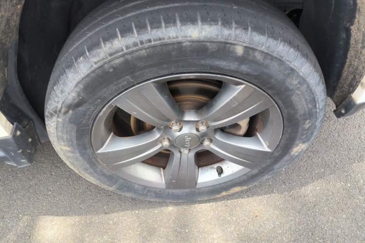 Used Jeep Compass 2014 Revised Version 2.4L Four-Wheel Drive Comfort Edition Right Front Wheel Hub