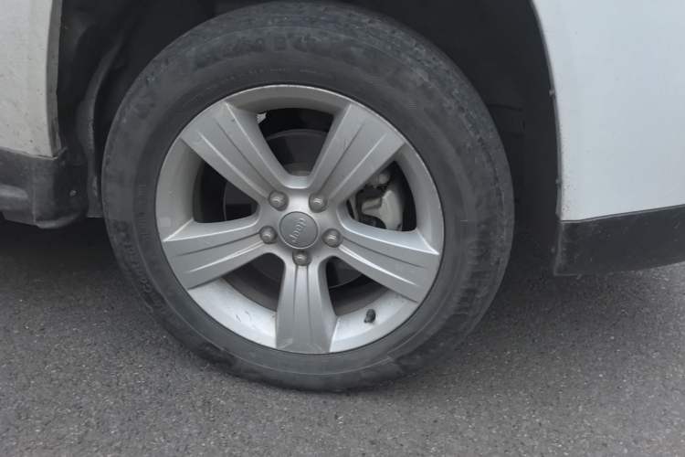 Used Jeep Compass 2014 Revised Version 2.0L Two-Wheel Drive Entry-Level Edition Right Front Wheel Hub