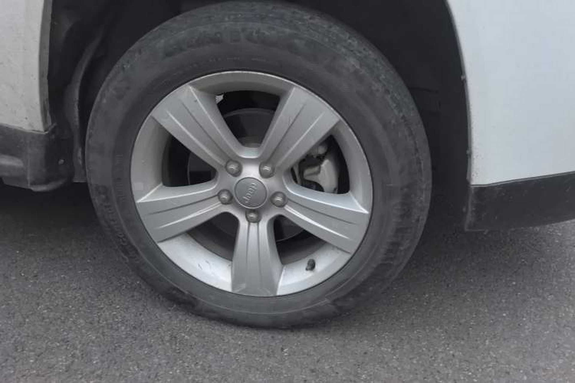 Used Jeep Compass 2014 Revised Version 2.0L Two-Wheel Drive Entry-Level Edition Right Front Wheel Hub