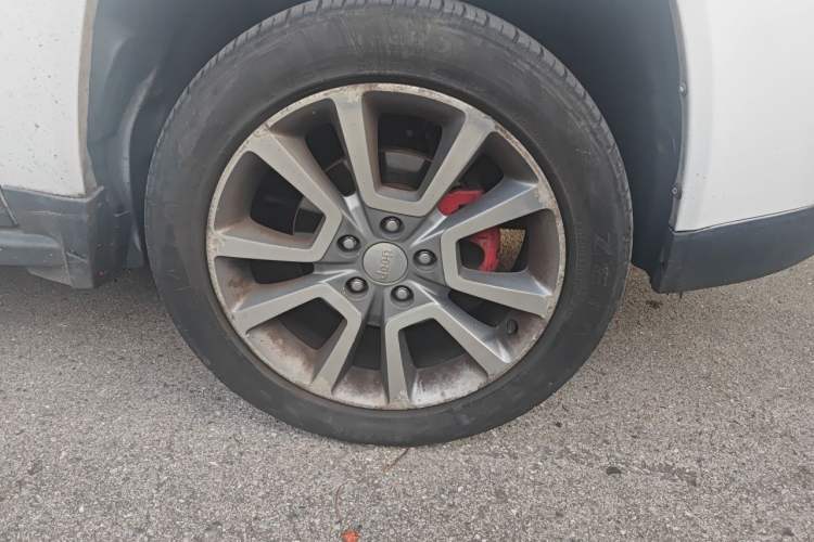 Used Jeep Compass 2014 Revised Version 2.4L Four-Wheel Drive Luxury Navigation Edition Right Front Wheel Hub