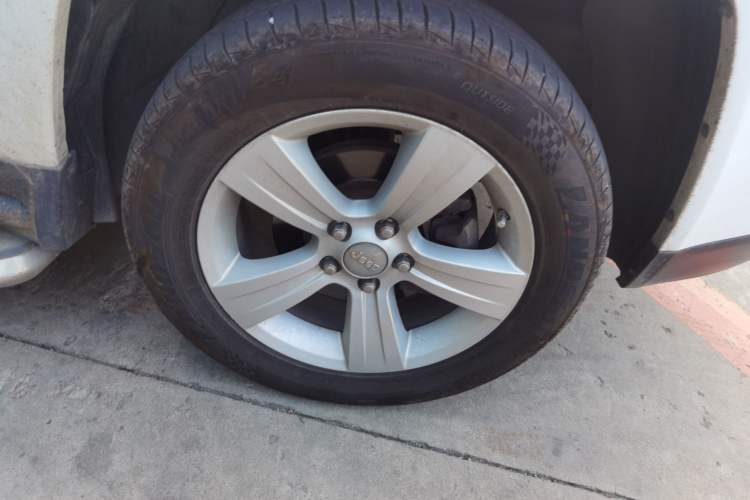 Used Jeep Compass 2014 2.4L four-wheel drive sport version Right Front Wheel Hub