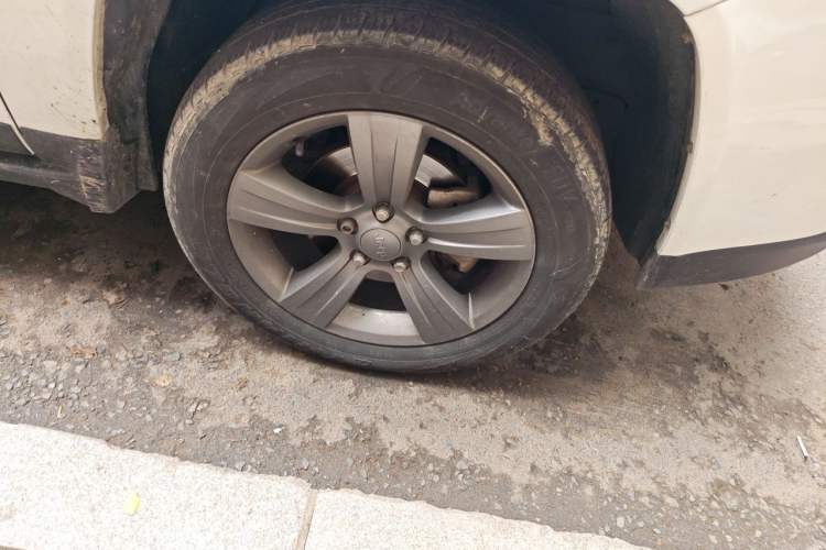 Used Jeep Compass 2014 Revised Version 2.4L Four-Wheel Drive Comfort Edition Right Front Wheel Hub
