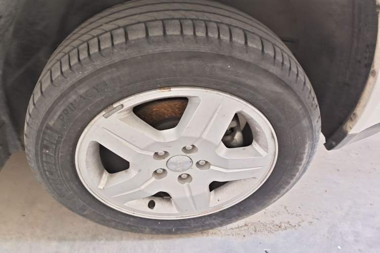 Used Jeep Compass 2014 2.0L two-wheel drive urban version Right Front Wheel Hub