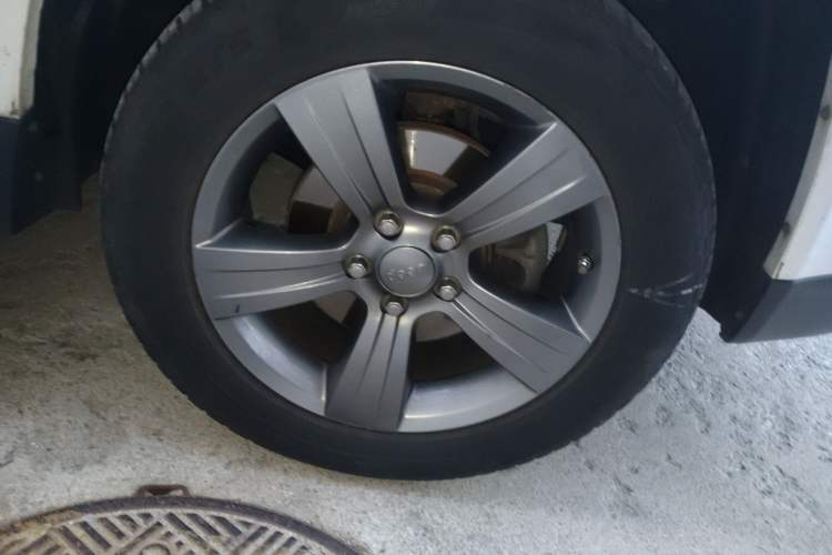 Used Jeep Compass 2014 Revised Version 2.4L Four-Wheel Drive Comfort Edition Right Front Wheel Hub