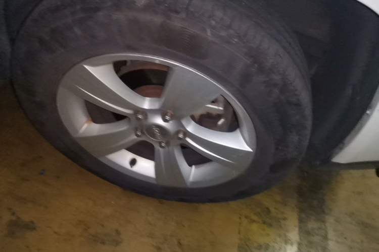 Used Jeep Compass 2014 2.0L two-wheel drive urban version Right Front Wheel Hub