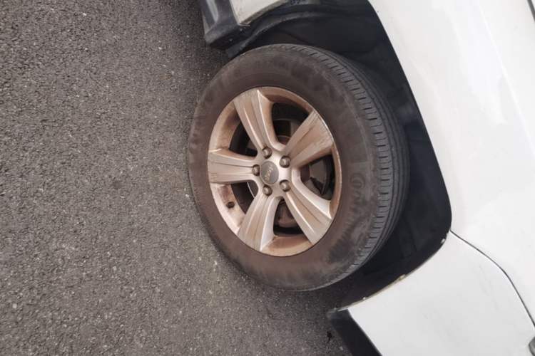 Used Jeep Compass 2014 2.4L four-wheel drive sport version Right Front Wheel Hub