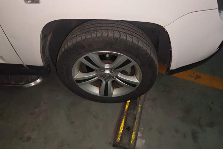 Used Jeep Compass 2014 2.0L two-wheel drive sport version Right Front Wheel Hub