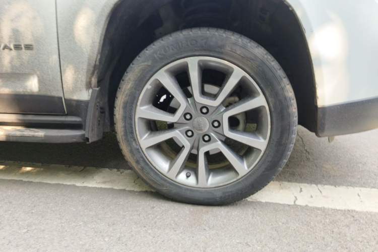 Used Jeep Compass 2014 Revised Version 2.0L Two-Wheel Drive Elite Edition Right Front Wheel Hub