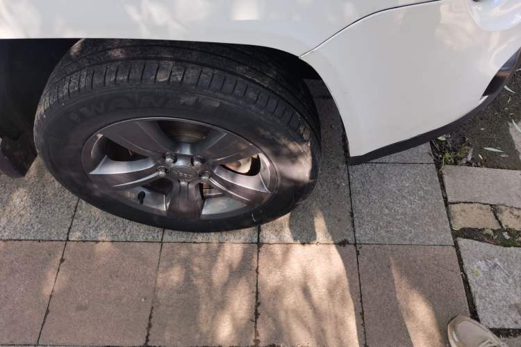 Used Jeep Compass 2014 Revised Version 2.4L Four-Wheel Drive Comfort Edition Right Front Wheel Hub