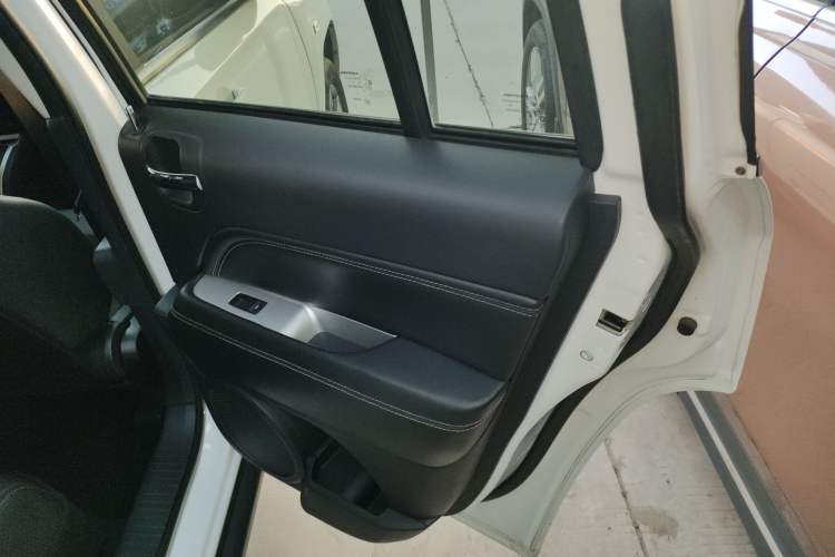 Used Jeep Compass 2014 Revised Version 2.4L Four-Wheel Drive Comfort Edition Right Rear Door Interior