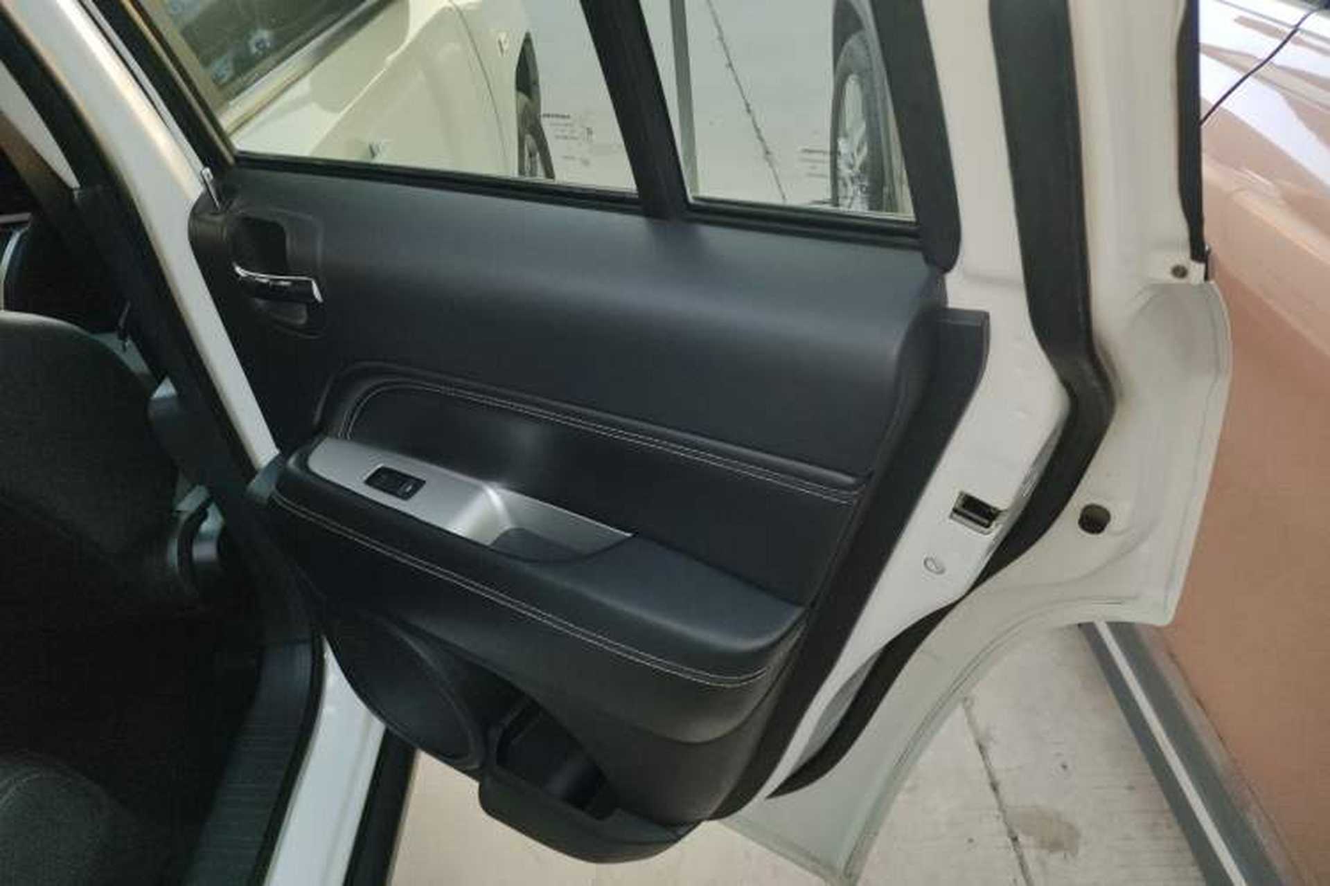 Used Jeep Compass 2014 Revised Version 2.4L Four-Wheel Drive Comfort Edition Right Rear Door Interior