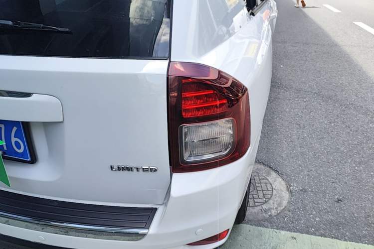 Used Jeep Compass 2014 Revised Version 2.0L Two-Wheel Drive Elite Edition Right Rear Taillight