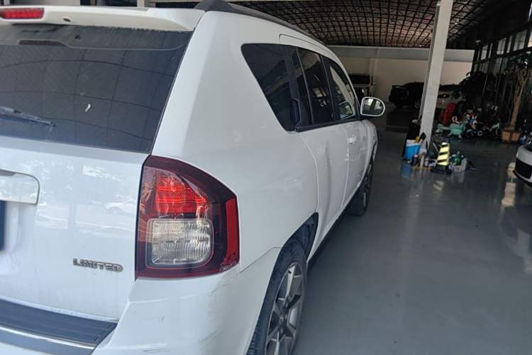 Used Jeep Compass 2014 2.0L two-wheel drive luxury version Right Rear Taillight