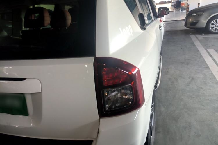 Used Jeep Compass 2014 2.0L two-wheel drive sport version Right Rear Taillight