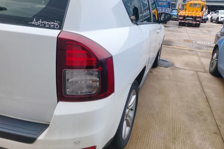Used Jeep Compass 2014 Revised Version 2.0L Two-Wheel Drive Entry-Level Edition Right Rear Taillight