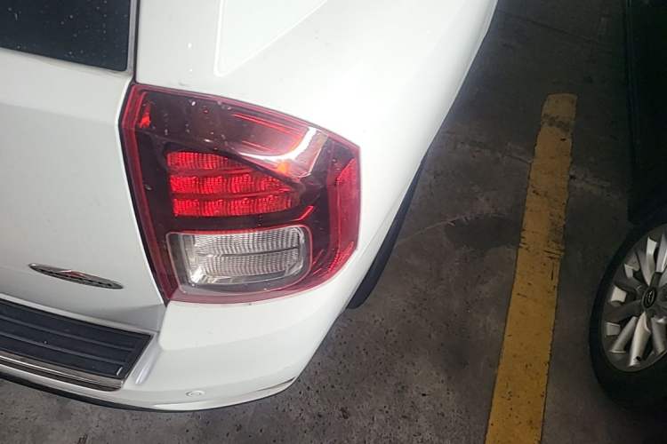 Used Jeep Compass 2014 Revised Version 2.4L Four-Wheel Drive Comfort Edition Right Rear Taillight