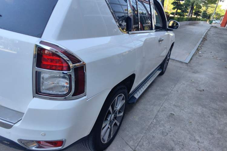 Used Jeep Compass 2014 Revised Version 2.0L Two-Wheel Drive Elite Edition Right Rear Taillight
