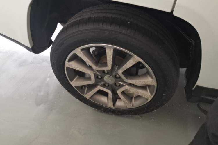Used Jeep Compass 2014 2.4L four-wheel drive luxury navigation version Right Rear Wheel Hub