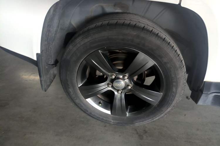 Used Jeep Compass 2014 2.0L two-wheel drive sport version Right Rear Wheel Hub