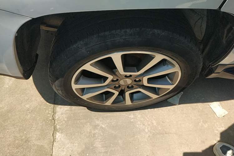 Used Jeep Compass 2014 Revised Version 2.4L Four-Wheel Drive Luxury Edition Right Rear Wheel Hub