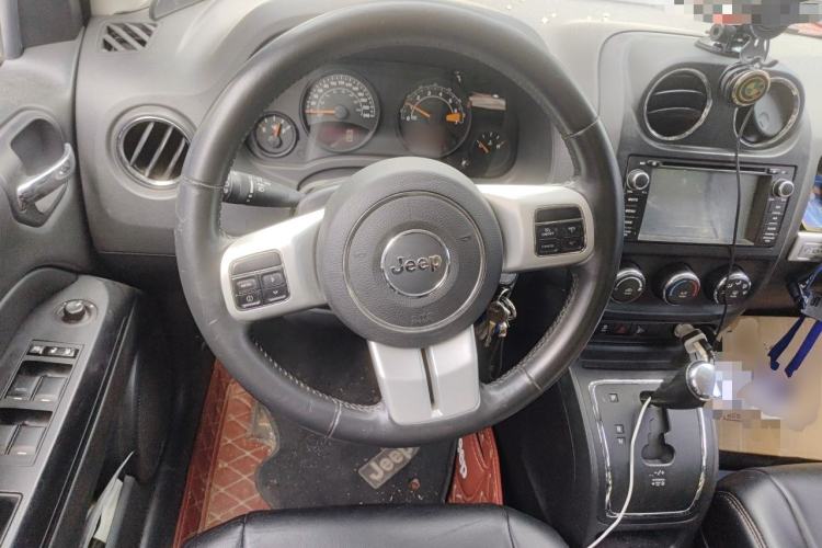 Used Jeep Compass 2014 2.4L four-wheel drive sport version Steering Wheel