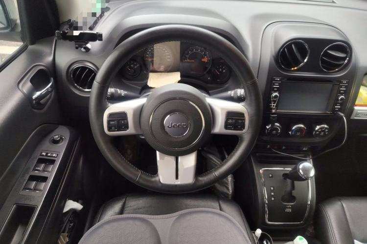 Used Jeep Compass 2014 2.4L four-wheel drive sport version Steering Wheel