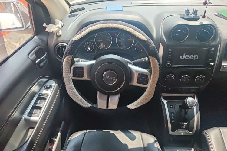 Used Jeep Compass 2014 2.0L two-wheel drive luxury version Steering Wheel