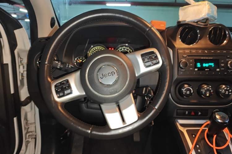 Used Jeep Compass 2014 Revised Version 2.4L Four-Wheel Drive Comfort Edition Steering Wheel
