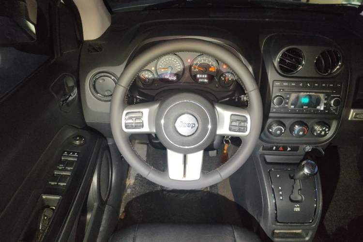 Used Jeep Compass 2014 2.0L two-wheel drive sport version Steering Wheel
