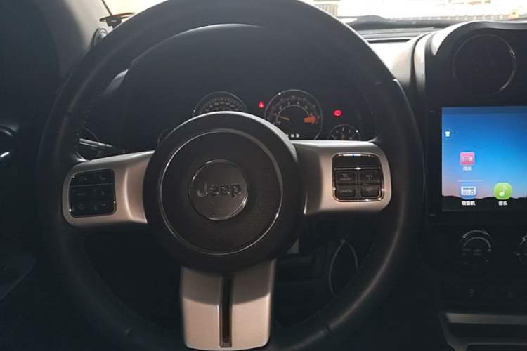 Used Jeep Compass 2014 Revised Version 2.4L Four-Wheel Drive Comfort Edition Steering Wheel
