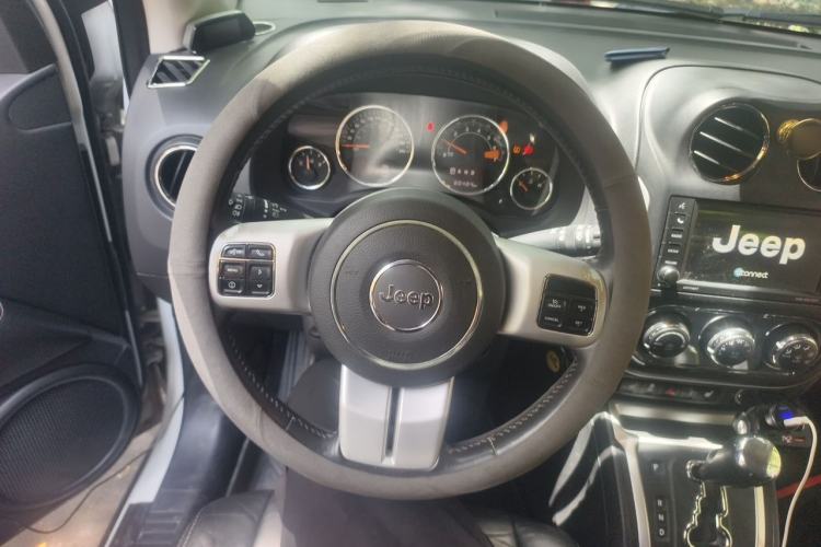 Used Jeep Compass 2014 2.0L two-wheel drive luxury version Steering Wheel