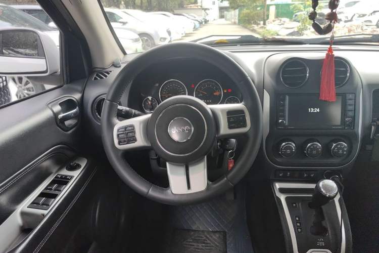 Used Jeep Compass 2014 Revised Version 2.0L Two-Wheel Drive Elite Edition Steering Wheel