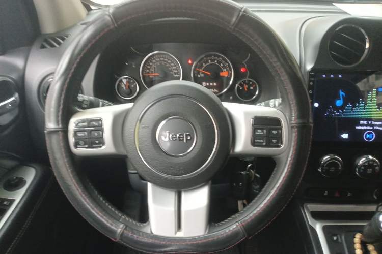 Used Jeep Compass 2014 Revised Version 2.4L Four-Wheel Drive Comfort Edition Steering Wheel
