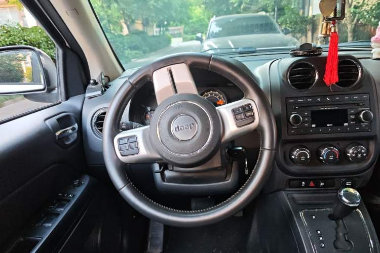 Used Jeep Compass 2014 2.0L two-wheel drive sport version Steering Wheel