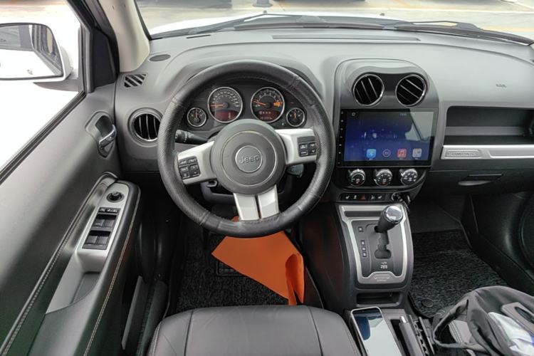 Used Jeep Compass 2014 2.0L two-wheel drive luxury version Steering Wheel