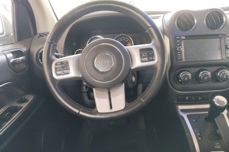 Used Jeep Compass 2014 2.4L four-wheel drive sport version Steering Wheel
